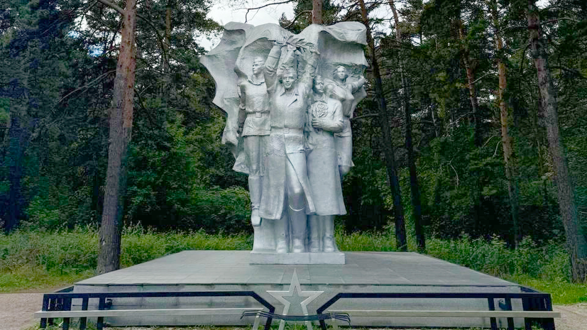 Памятник в честь 40-летия Победы в Великой Отечественной войне